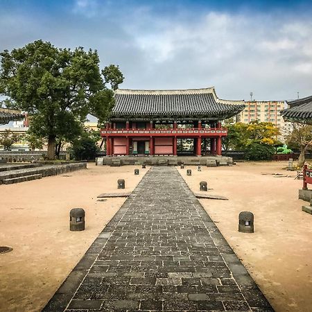 Готель Jeju Robero Екстер'єр фото