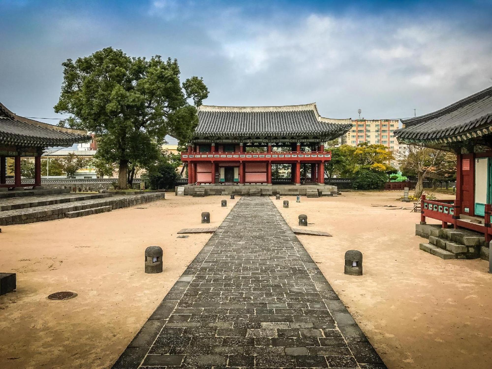 Готель Jeju Robero Екстер'єр фото