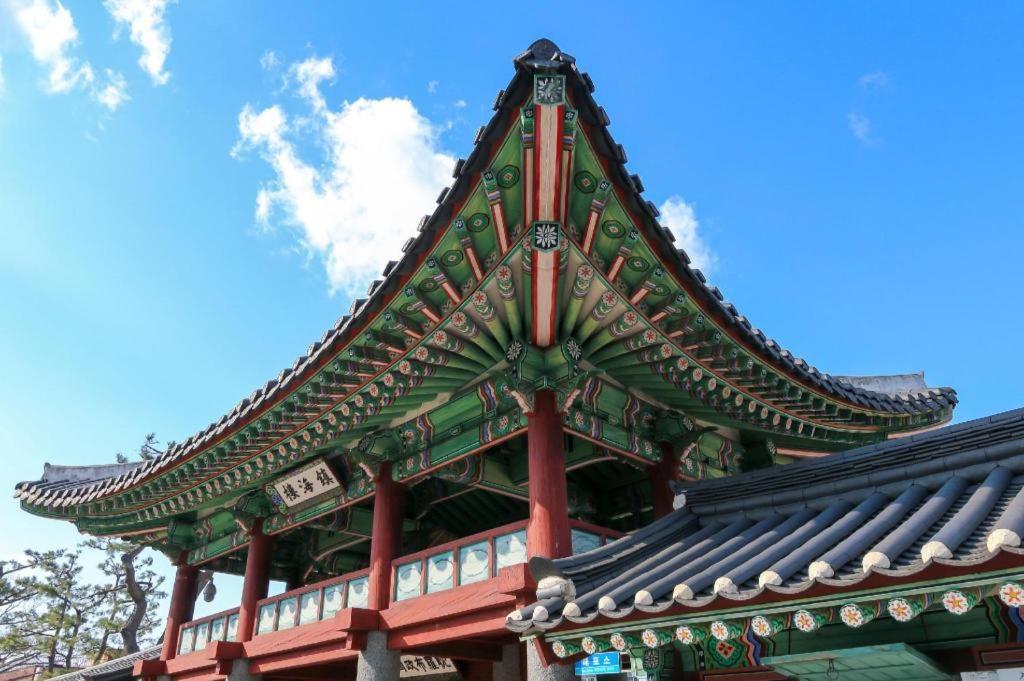 Готель Jeju Robero Екстер'єр фото